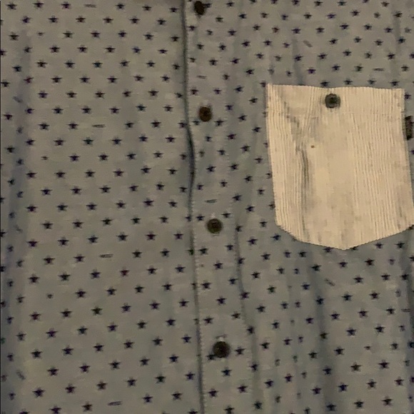 Super fun short sleeve bottom down shirt 👕 - Picture 3 of 3